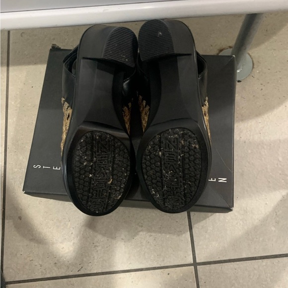 Steven by Steve Madden Shoes EEZME Woven Fabric Metallic Gold - Picture 2 of 3